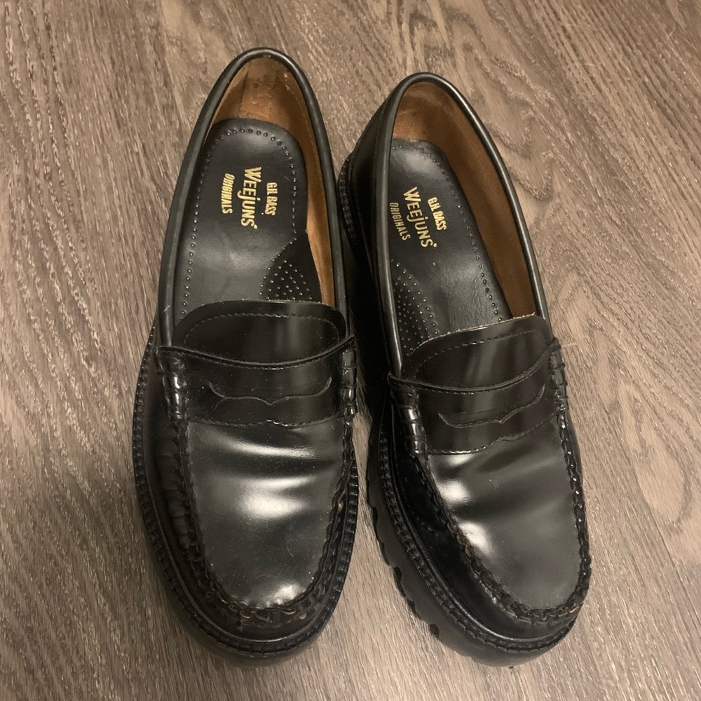 Lightly worn G.H. Bass weejun super lug loafers.